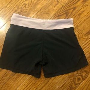 🍋 lululemon black shorts